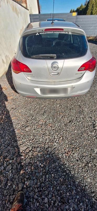 Usata Opel Astra 95 CV (69 kW) 2011 Argento Berlina