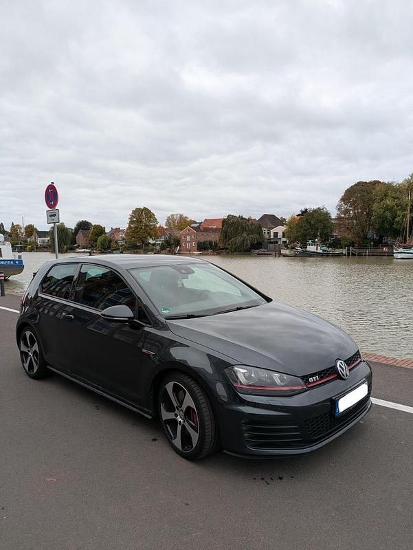 Grau Gebraucht 2014 VW Golf VII GTI Kleinwagen | 9.999 € (Guter Preis) - Bild 1/4