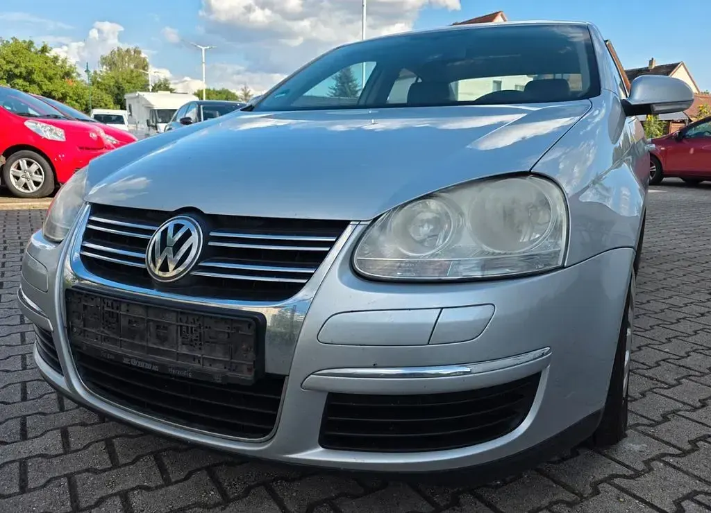 Gebraucht VW Jetta Comfortline 105 PS (77 kW) 2005 Silber Limousine
