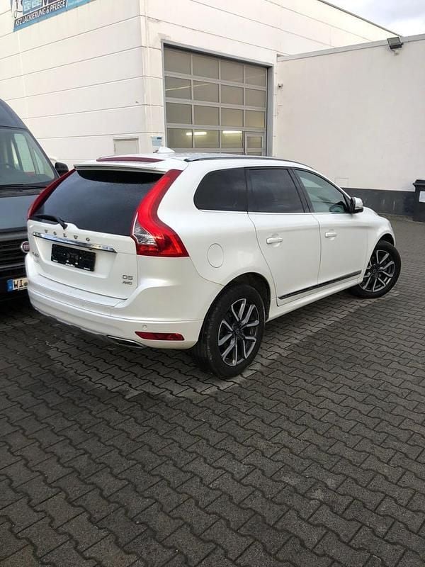 Gebraucht Volvo XC60 Summum 220 PS (161 kW) 2016 Weiß SUV