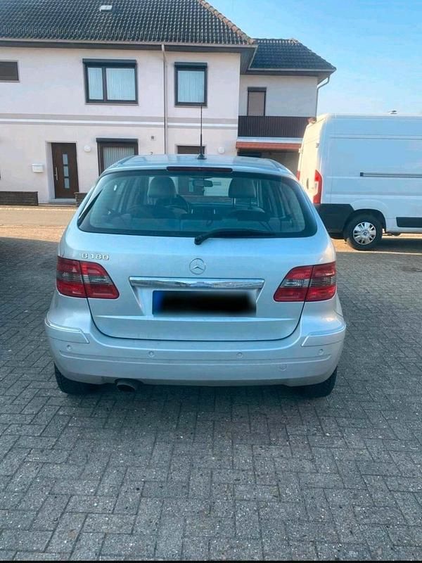 Gebraucht Mercedes B180 109 PS (80 kW) 2007 Silber Van / Kleinbus