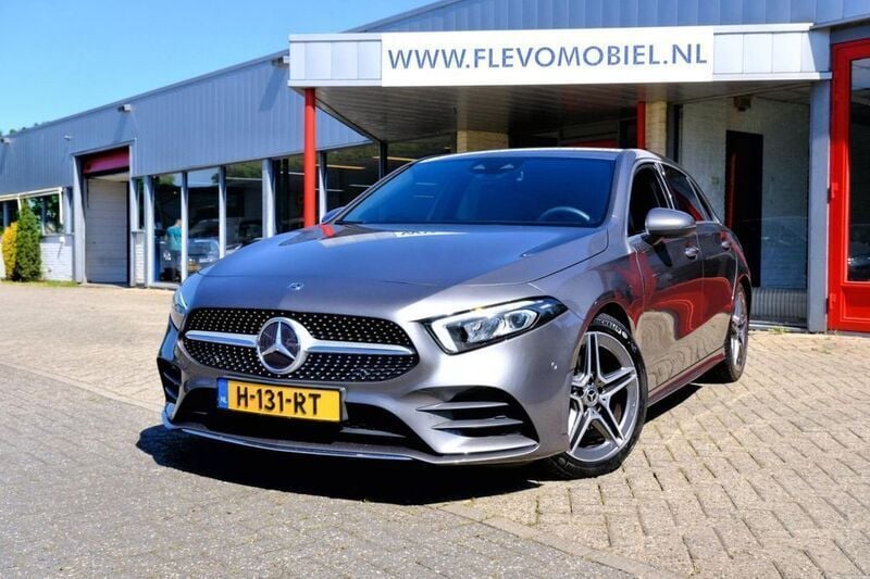 Grau Gebraucht 2020 Mercedes A180 Business Limousine | 20.749 € (Fairer Preis) - Bild 1/4