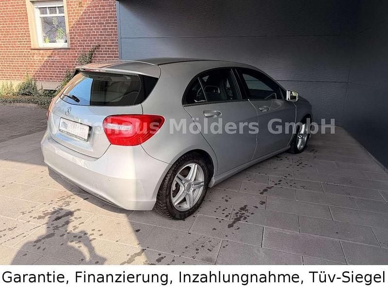 Gebraucht Mercedes A180 122 PS (89 kW) 2014 Polarsilber  metalliclack Kleinwagen