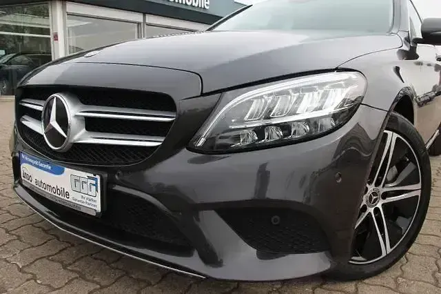 Gebraucht Mercedes C300e Avantgarde 306 PS (225 kW) 2021 Andere Limousine