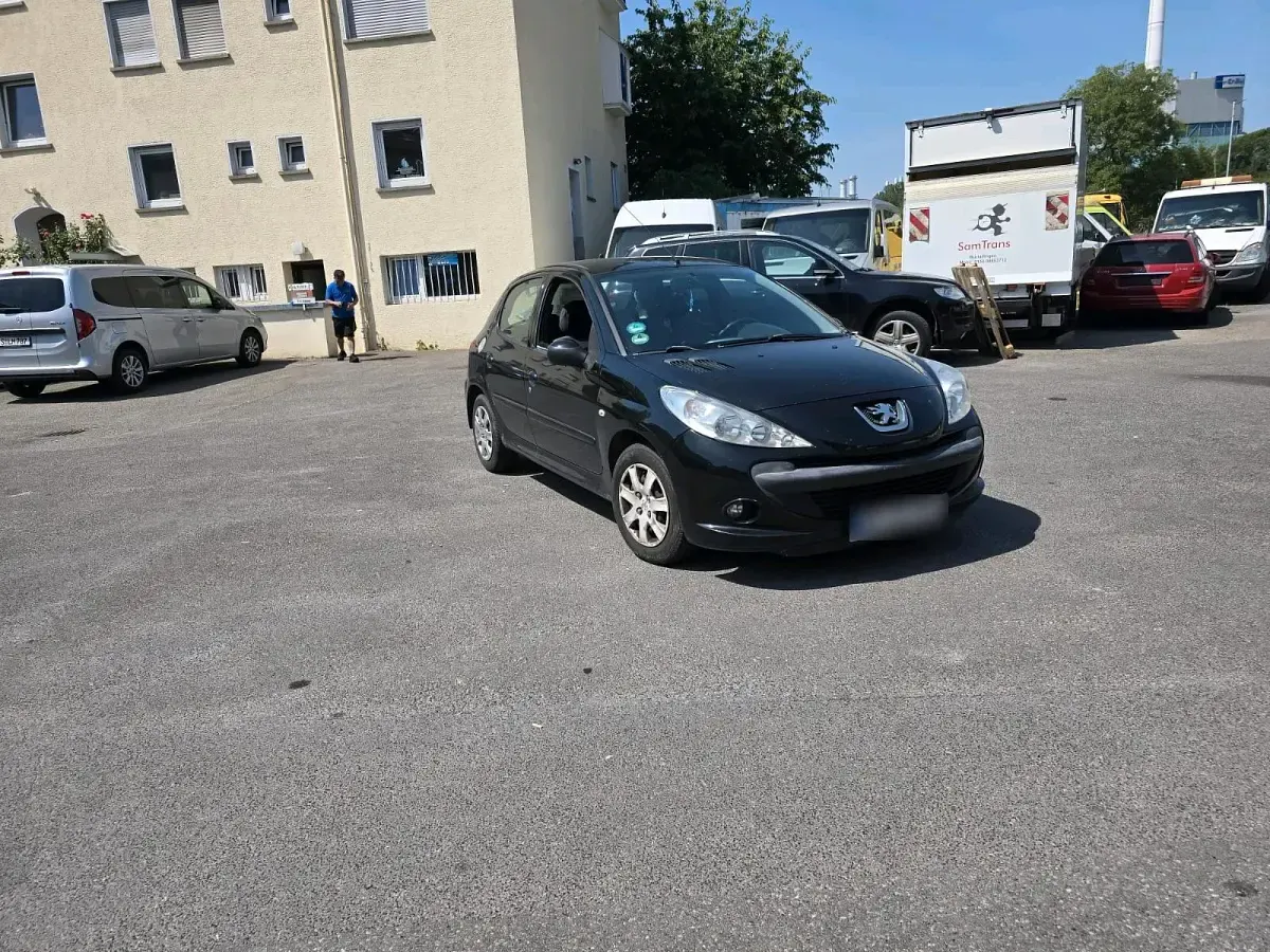 Gebraucht Peugeot 206+ 75 PS (55 kW) 2012 Schwarz Kleinwagen