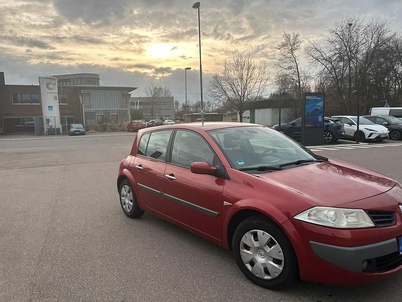 Rot Gebraucht 2006 Renault Mégane II Limousine | 1.500 € (Etwas zu teuer) - Bild 1/4