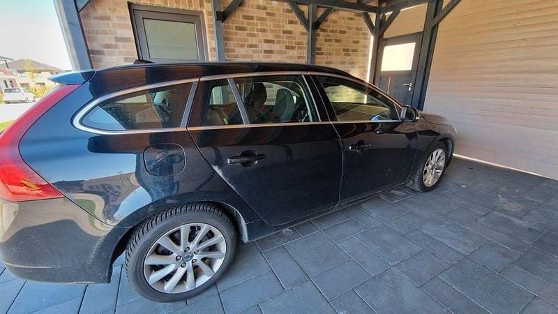 Second-hand Volvo V60 241 CP (177 kW) 2014 Negru Break