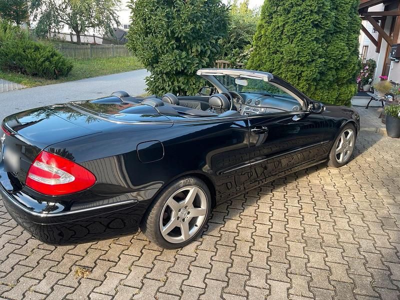 Gebraucht Mercedes CLK240 170 PS (125 kW) 2003 Schwarz Cabrio