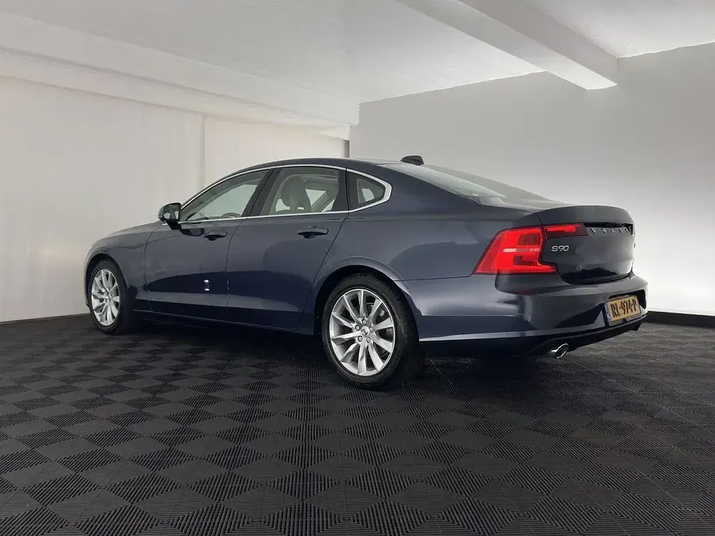 Gebraucht Volvo S90 Momentum 190 PS (139 kW) 2018 Blau Limousine