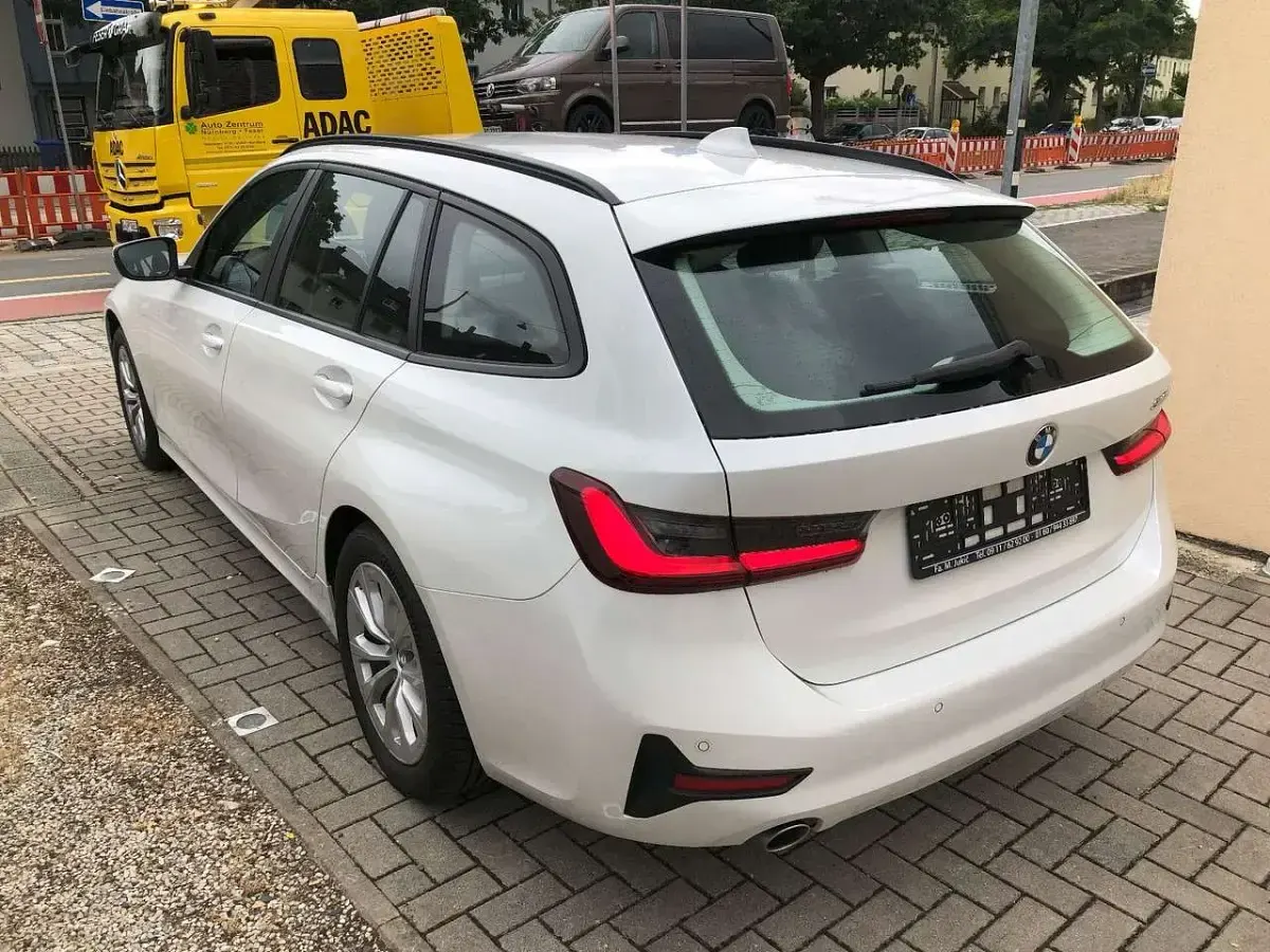 Gebraucht BMW 318 Advantage 150 PS (110 kW) 2022 Mineralweiss Kombi