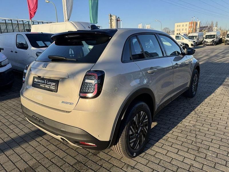 Neu Fiat 600 110 PS (80 kW) 2025 Beige SUV