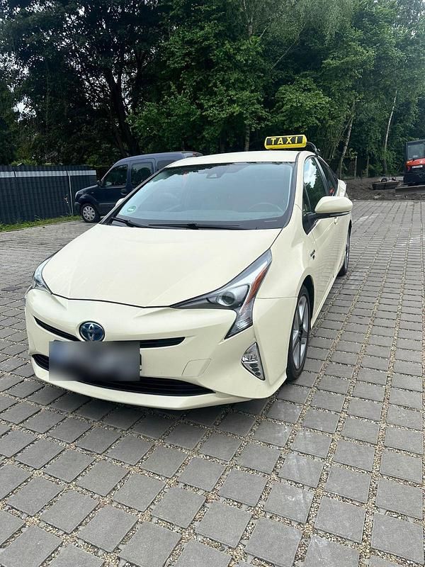 Gebraucht Toyota Prius 99 PS (72 kW) 2018 Gelb Kleinwagen