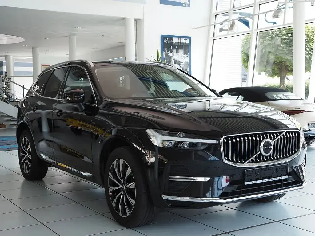Gebraucht Volvo XC60 Plus 197 PS (144 kW) 2023 Schwarz SUV