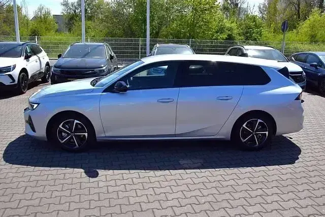 Gebraucht Opel Astra 131 PS (96 kW) 2024 Silber Kleinwagen