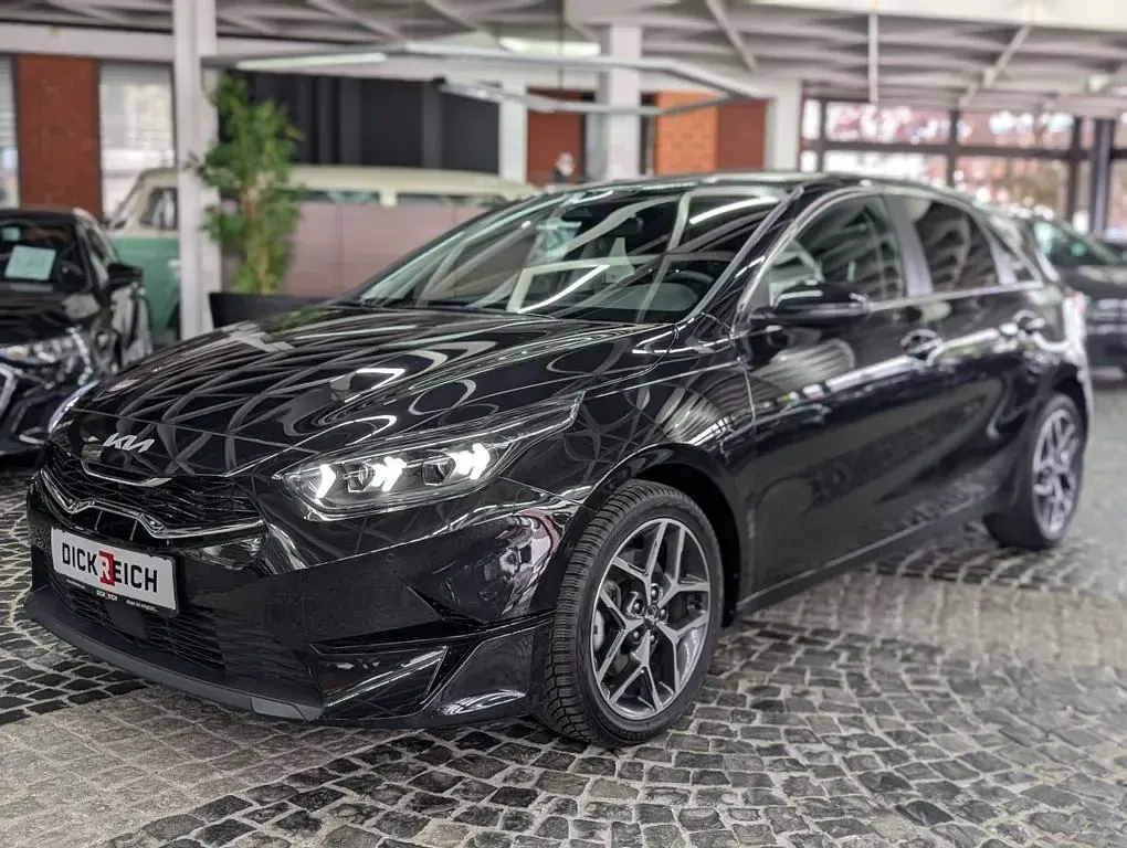 Gebraucht Kia Ceed Style 140 PS (102 kW) 2025 (1k) zilinaschwarz met. Kleinwagen