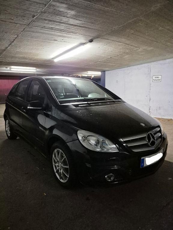 Schwarz Gebraucht 2009 Mercedes B150 Van / Kleinbus | 7.900 € (Fairer Preis) - Bild 1/4