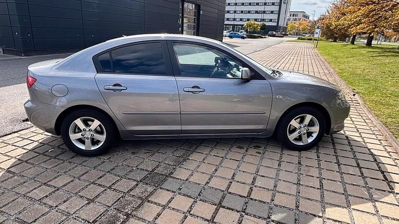Grau Gebraucht 2004 Mazda 3 Exclusive Limousine | 3.300 € (Teuer) - Bild 1/4