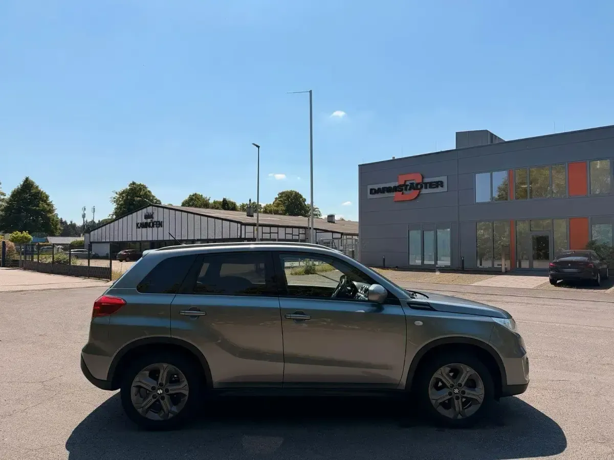 Gebraucht Suzuki Vitara Comfort 120 PS (88 kW) 2017 Grau SUV