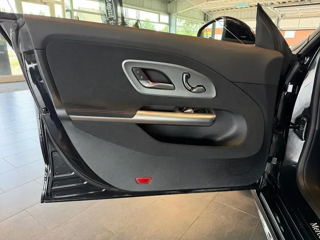 Gebraucht Mercedes CLA 250+ AMG 200 kW (272 PS) 2025 Schwarz Limousine