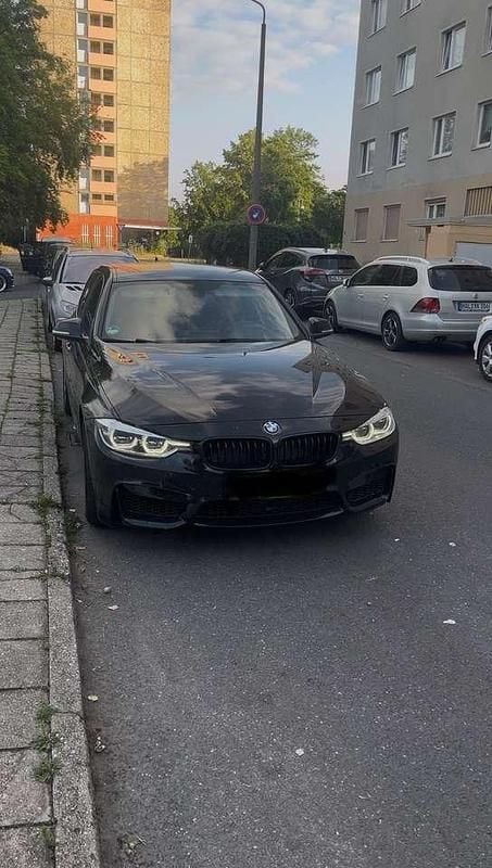 Schwarz Gebraucht 2016 BMW 320 Kombi | 7.750 € (Fairer Preis) - Bild 1/4