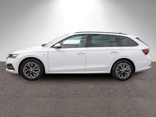 Gebraucht Skoda Octavia Tour 116 PS (85 kW) 2023 Moonweiss metallic Kombi
