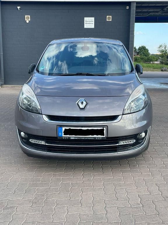 Andere außenfarben Gebraucht 2016 Renault Scénic III Bose Edition Van / Kleinbus | 6.100 € (Superpreis) - Bild 1/4