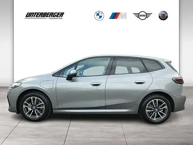 Gebraucht BMW 225 Active Tourer M Sport 245 PS (180 kW) 2023 Grau Van / Kleinbus