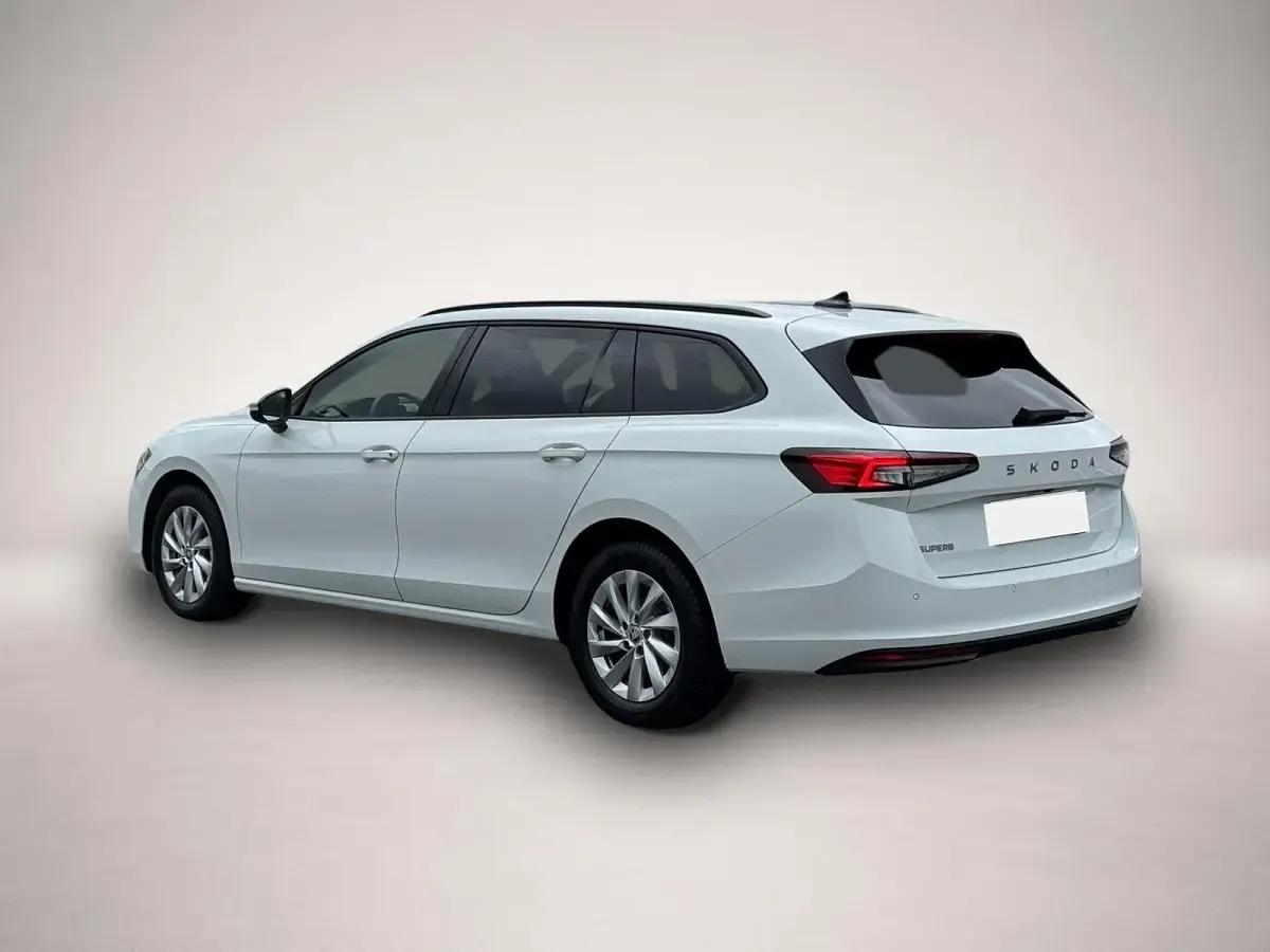 Gebraucht Skoda Superb 150 PS (110 kW) 2024 Manufacturer Kombi