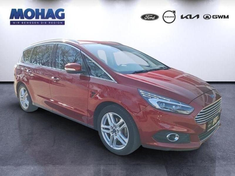 Gebraucht Ford S-MAX Titanium 241 PS (177 kW) 2017 Rot Van / Kleinbus