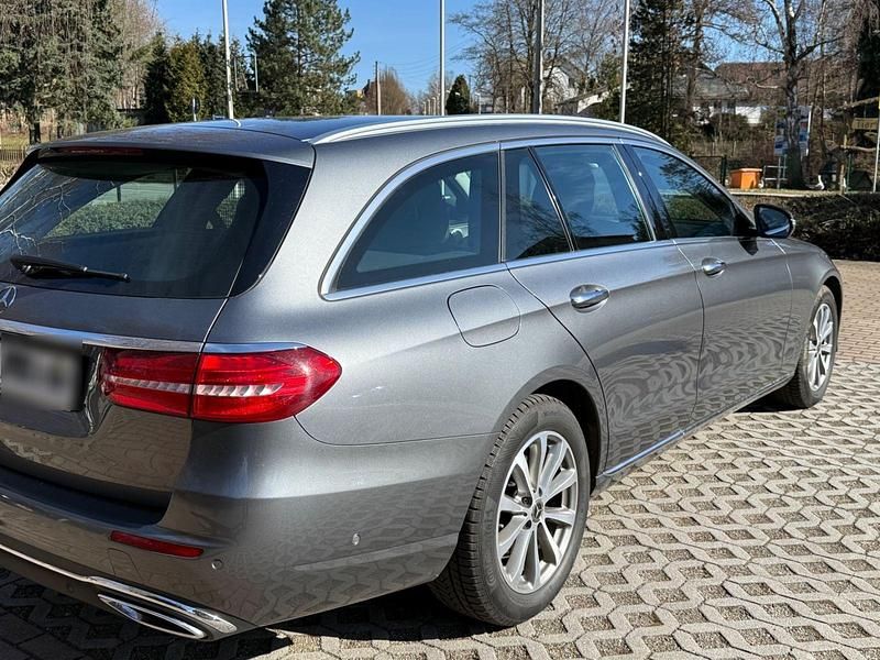 Gebraucht Mercedes E220 194 PS (142 kW) 2018 Grau Kombi