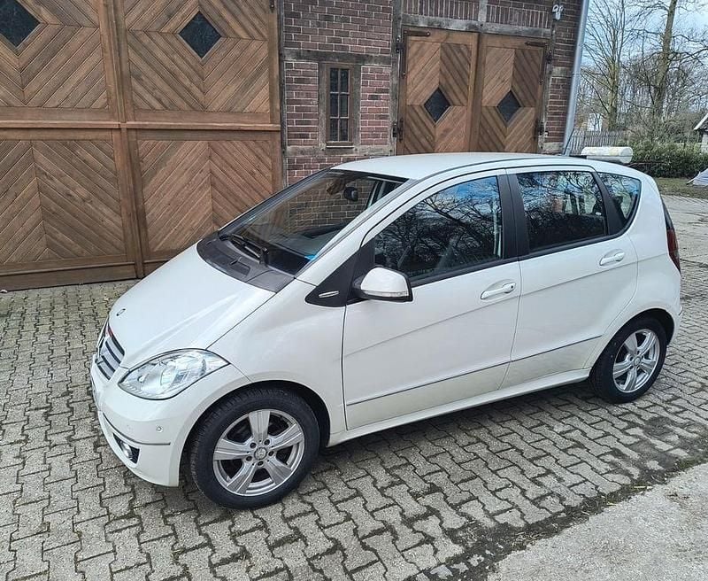 Gebraucht Mercedes A180 Avantgarde 109 PS (80 kW) 2013 Weiß Limousine