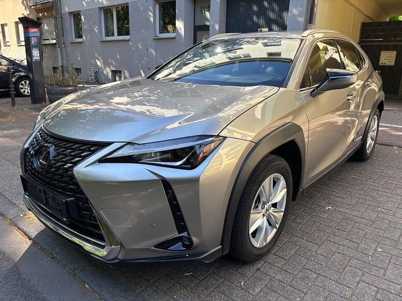 Silber Gebraucht 2021 Lexus UX 250h SUV | 26.900 € (Fairer Preis) - Bild 1/4