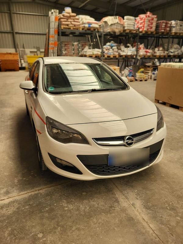 Gebraucht Opel Astra 130 PS (95 kW) 2013 Weiß Kombi