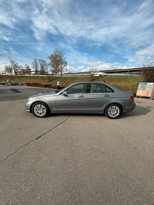 Gebraucht Mercedes C200 184 PS (135 kW) 2011 Silber Limousine