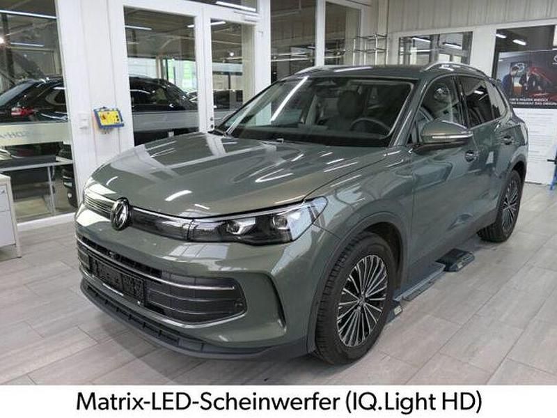 Grün Gebraucht 2025 VW Tiguan Life SUV | 35.990 € (Fairer Preis) - Bild 1/4