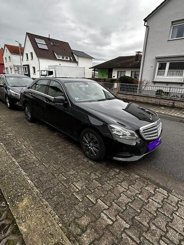 Gebraucht Mercedes E220 Elegance 170 PS (125 kW) 2014 Schwarz Limousine