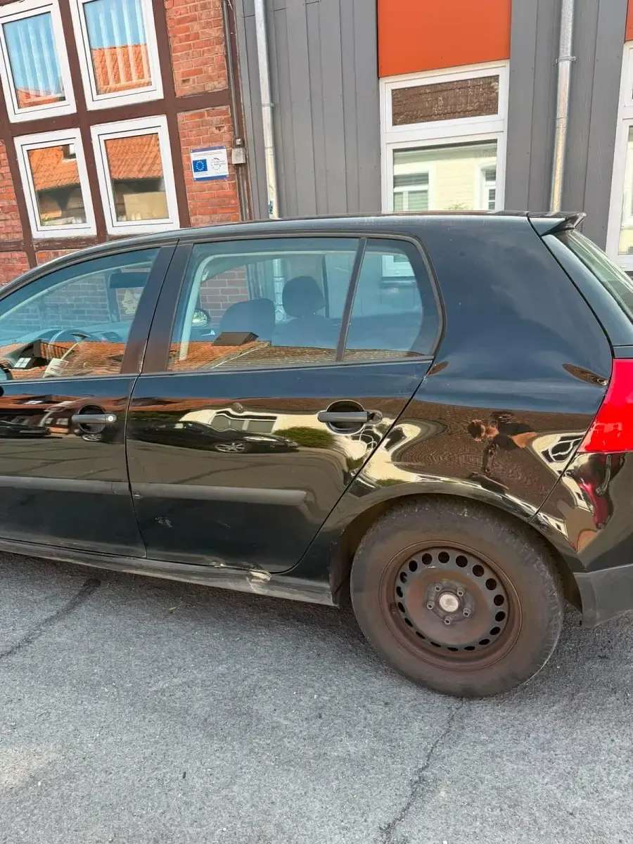 Gebraucht VW Golf V 75 PS (55 kW) 2004 Schwarz Kleinwagen