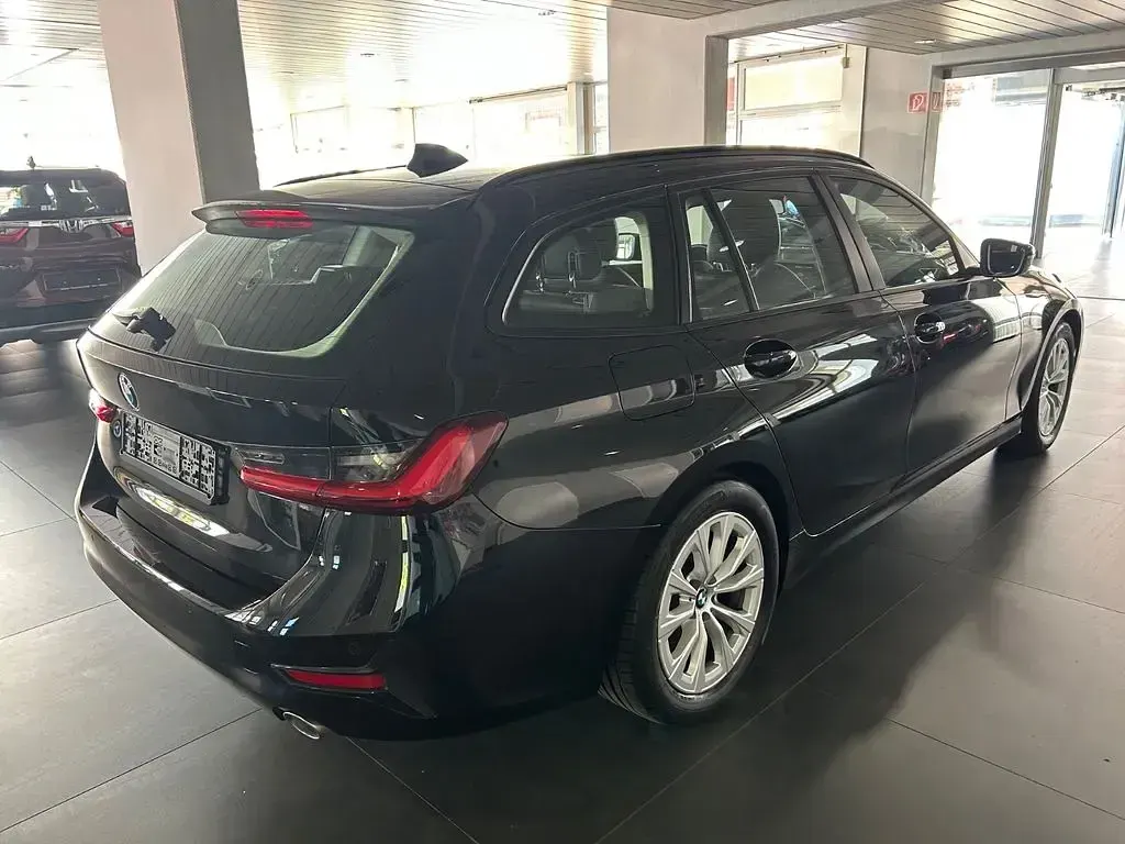 Gebraucht BMW 318 Sport Line 150 PS (110 kW) 2022 Grau Kombi