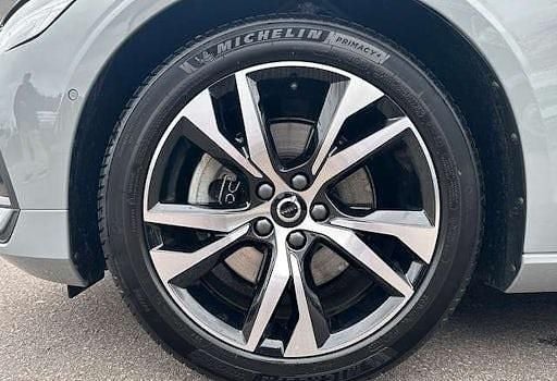 Gebraucht Volvo V60 Core 197 PS (144 kW) 2025 Grau Kombi