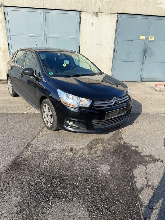 Gebraucht Citroën C4 SELECTION 114 PS (83 kW) 2014 Schwarz Limousine