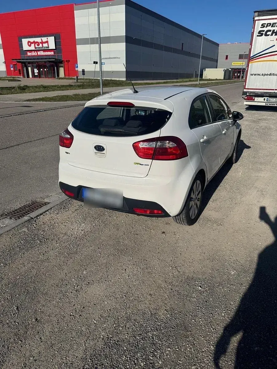 Gebraucht Kia Rio DREAM-TEAM Edition 75 PS (55 kW) 2012 Weiß Limousine