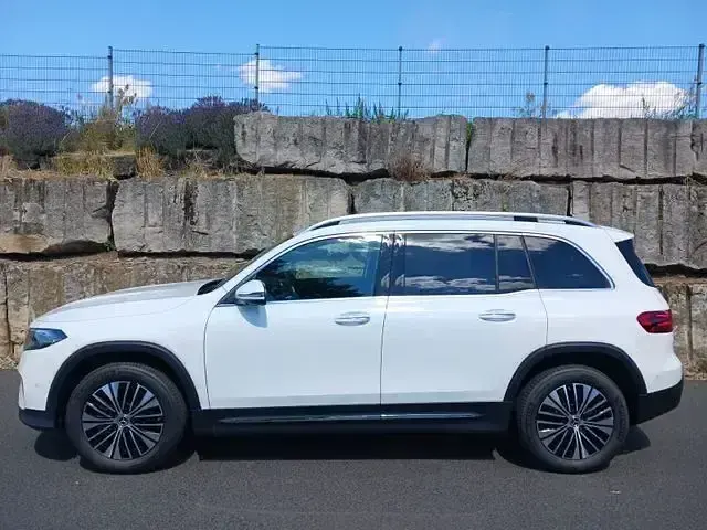 Gebraucht Mercedes EQB300 Electric Art 167 kW (228 PS) 2025 Unilack polarweiß SUV