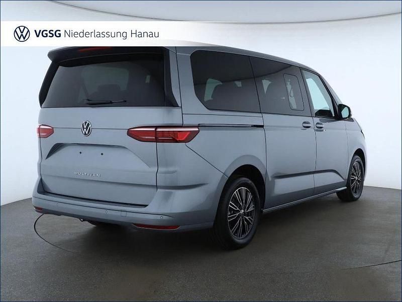 Gebraucht VW Multivan Life 150 PS (110 kW) 2024 Silber Van