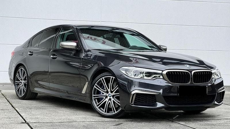 Grau Gebraucht 2018 BMW M550 Shadowline Limousine | 40.799 € (Fairer Preis) - Bild 1/4