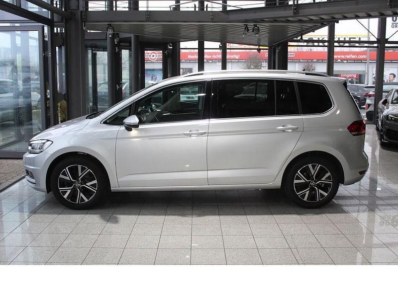 Gebraucht VW Touran 150 PS (110 kW) 2022 Silber Van / Kleinbus