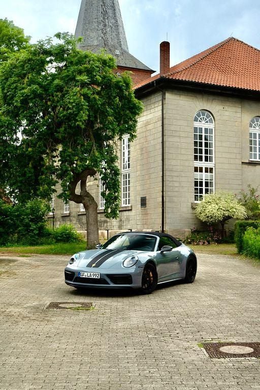 Grau Gebraucht 2023 Porsche 911 Carrera GTS Cabrio | 166.000 € (Fairer Preis) - Bild 1/4