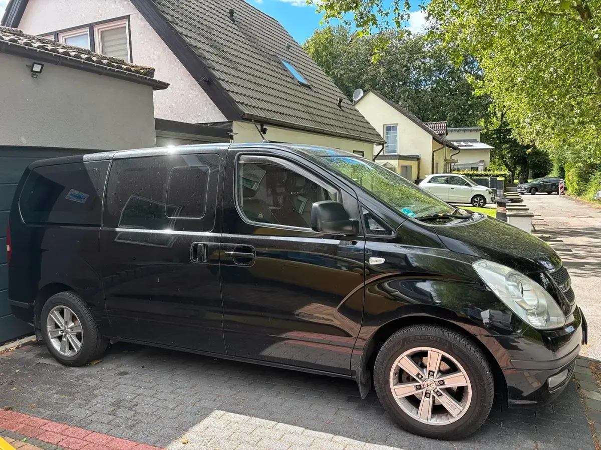 Gebraucht Hyundai H-1 170 PS (125 kW) 2011 Schwarz Van / Kleinbus