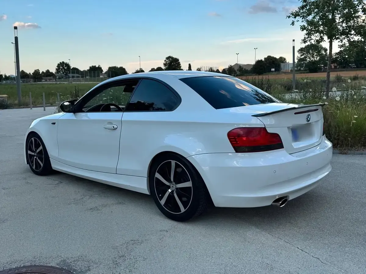 Gebraucht BMW 118 Coupé 143 PS (105 kW) 2010 Weiß Coupé
