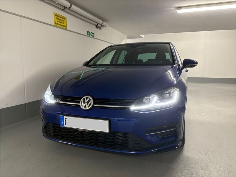 Blau Gebraucht 2019 VW Golf VII R-line Limousine | 21.990 € (Etwas zu teuer) - Bild 1/4