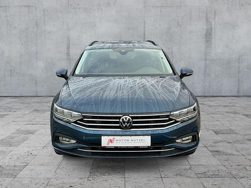 Gebraucht VW Passat Business 150 PS (110 kW) 2023 Aquamarinblau metallic Kombi